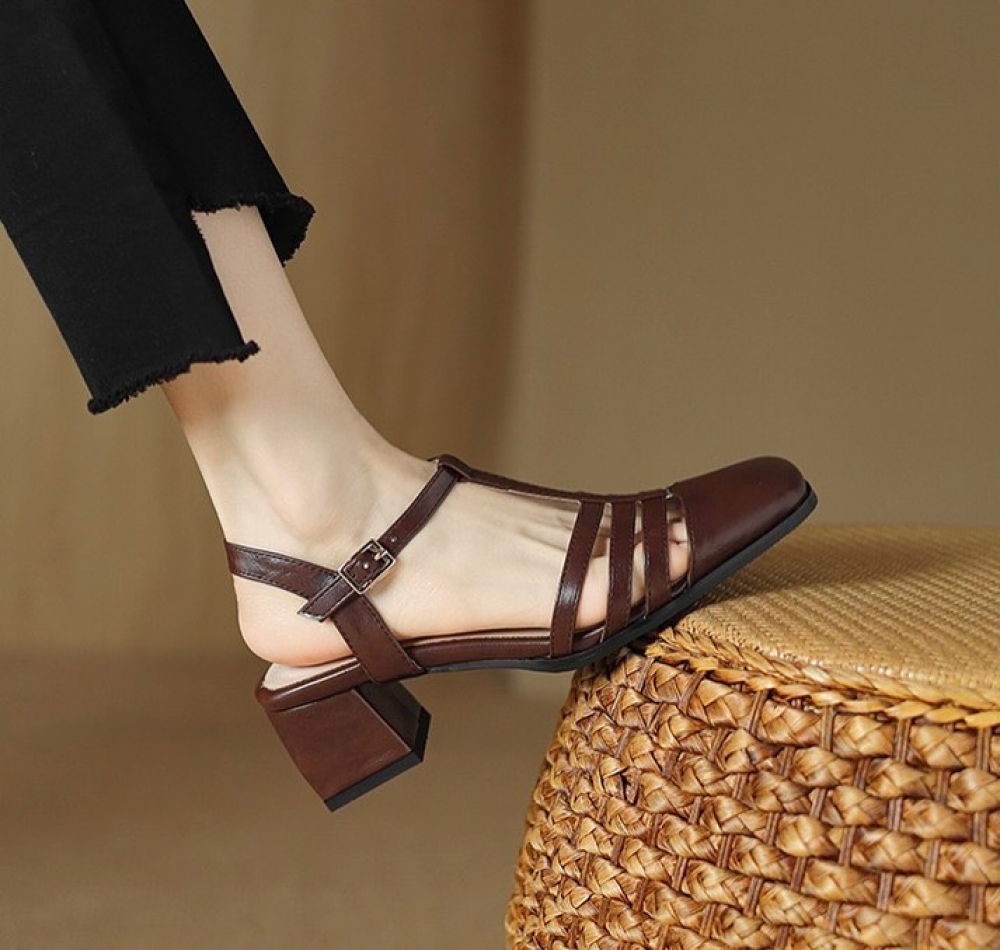 Closed-toe Chunky-heeled Sandals