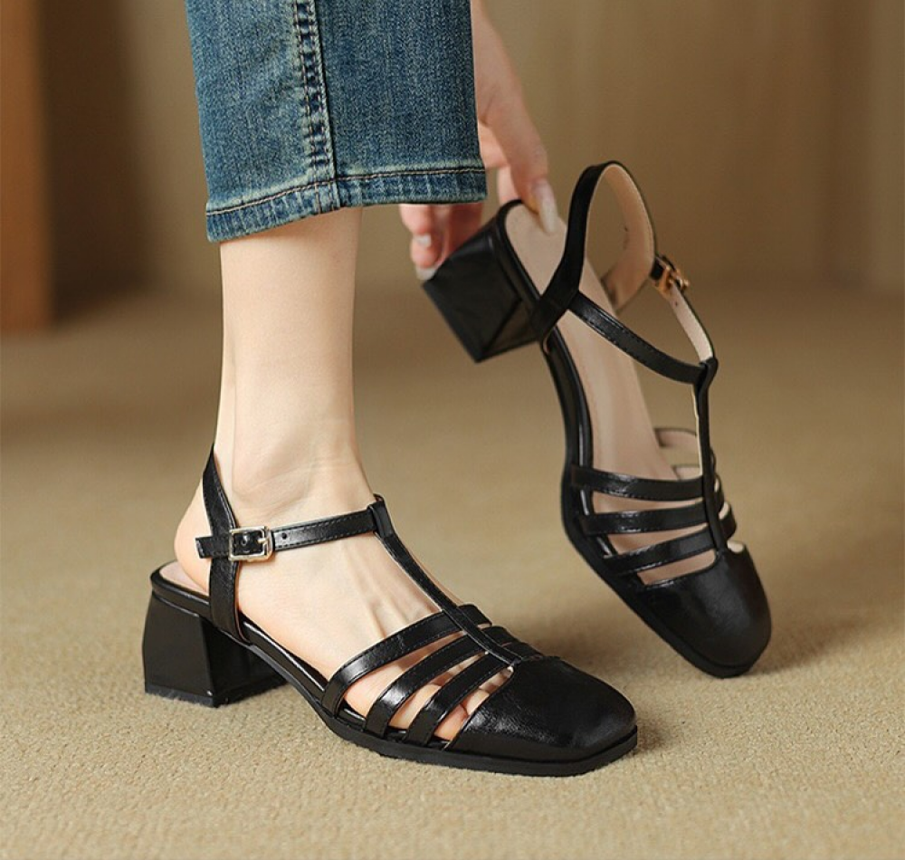 Closed-toe Chunky-heeled Sandals