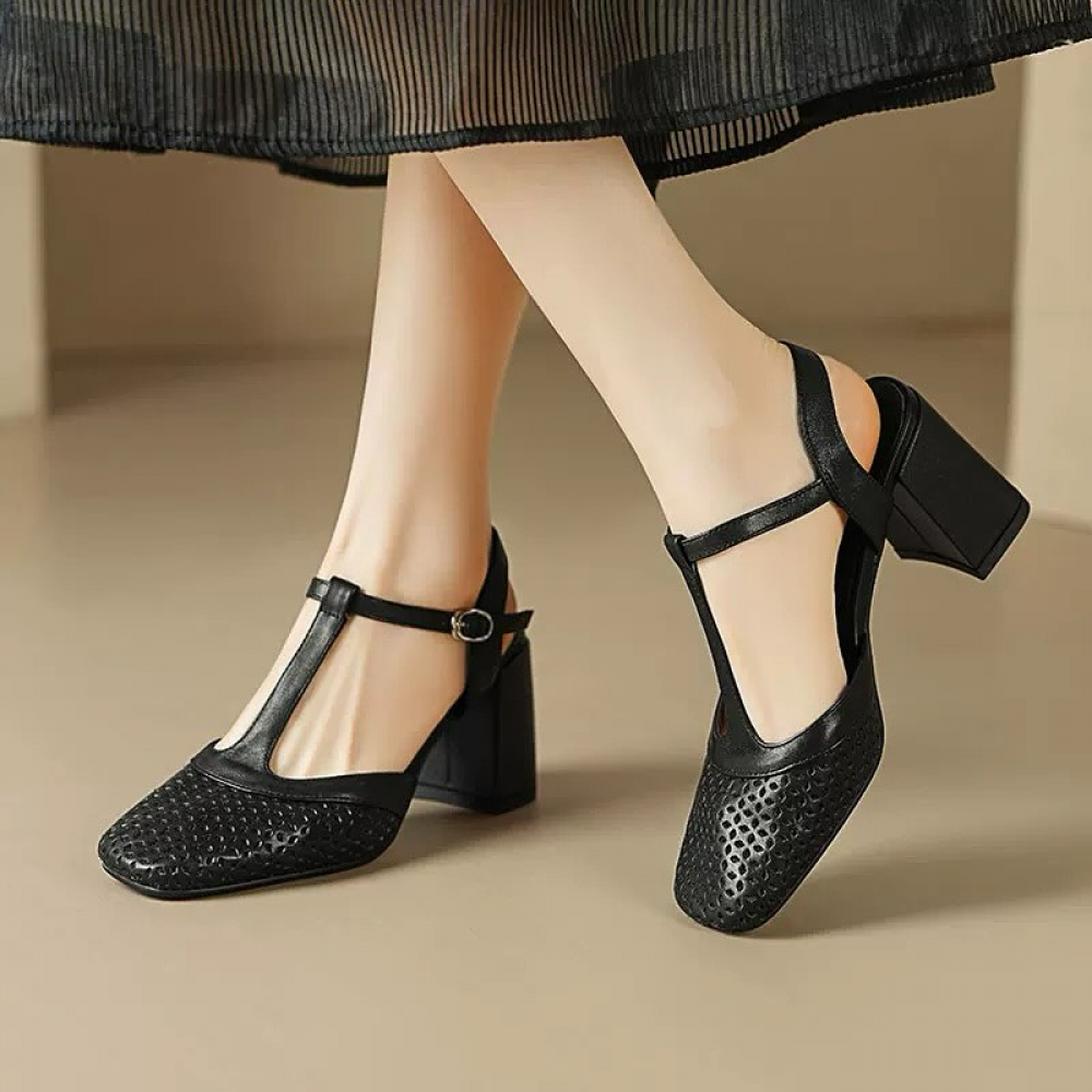 Retro Hollow Closed-toe Sandals