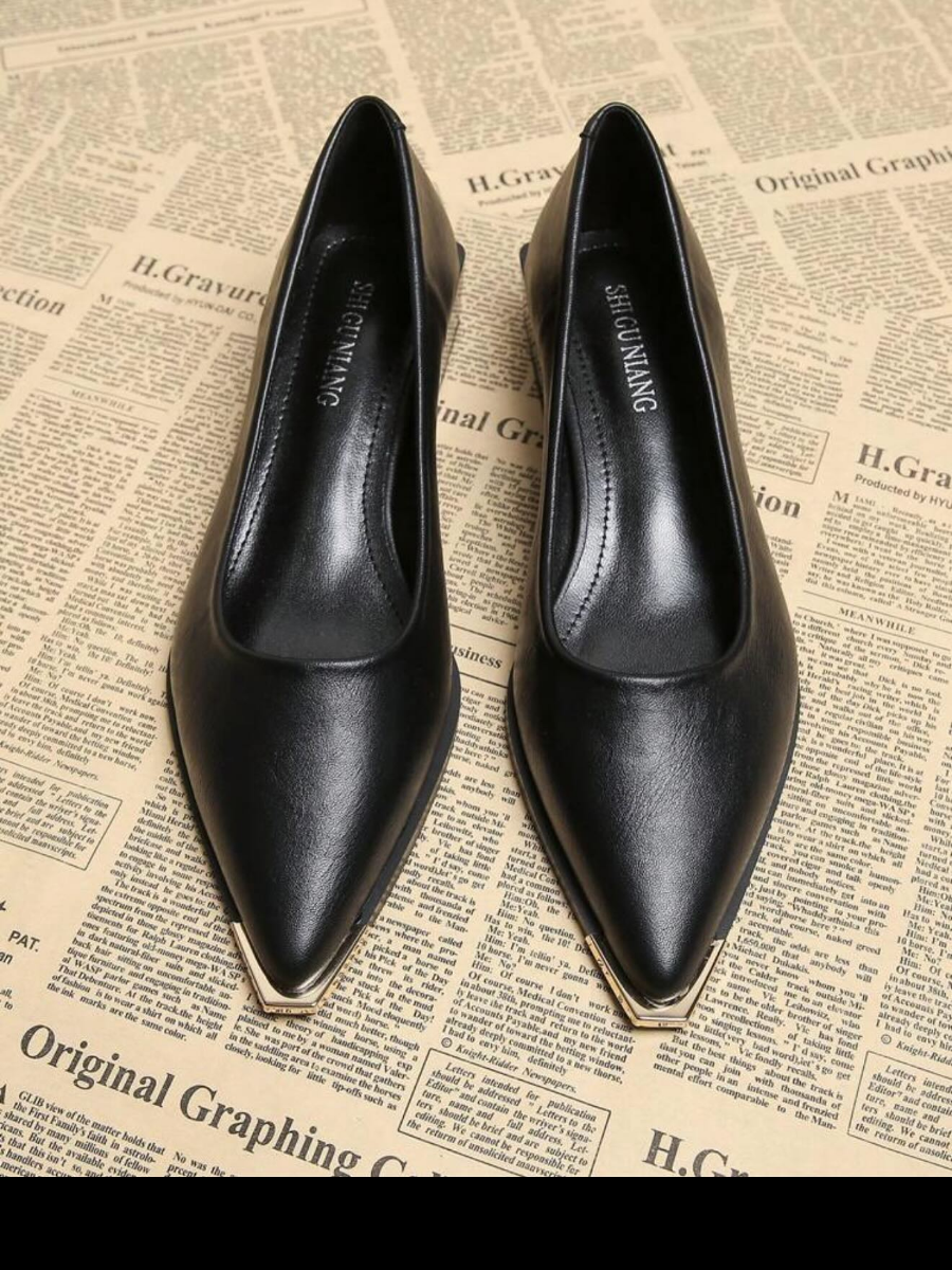 Versatile Pointed Toe Retro Shoes