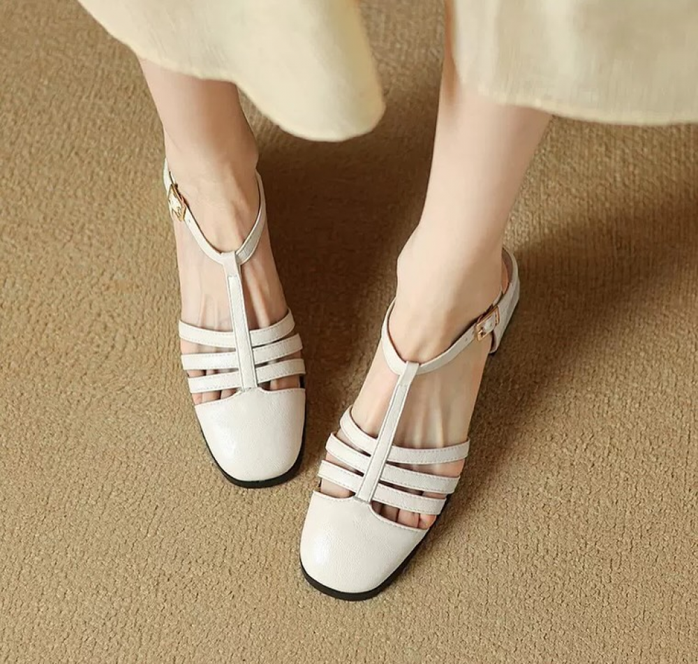 Closed-toe Chunky-heeled Sandals