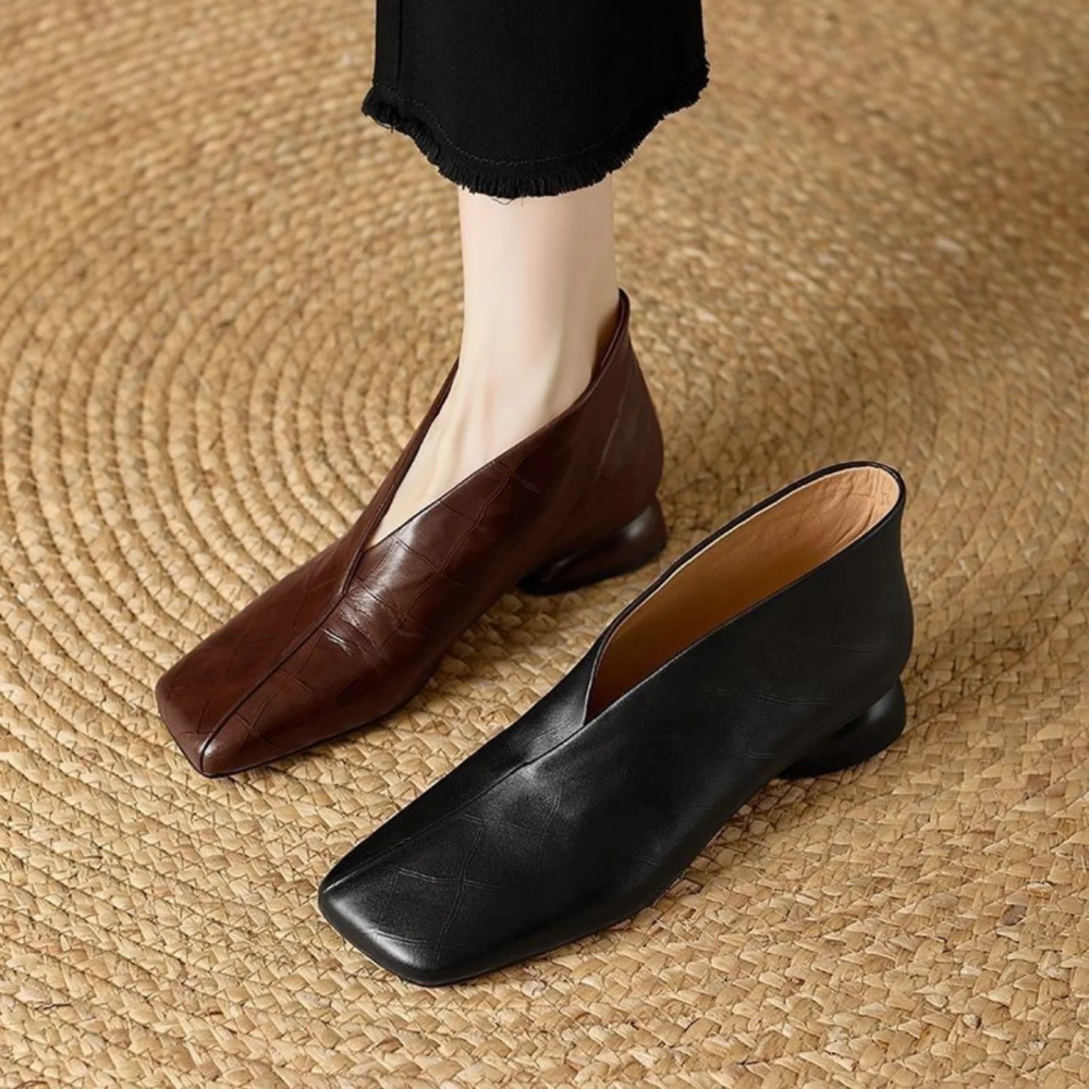 Vintage Embossed Leather V-neck Shoes
