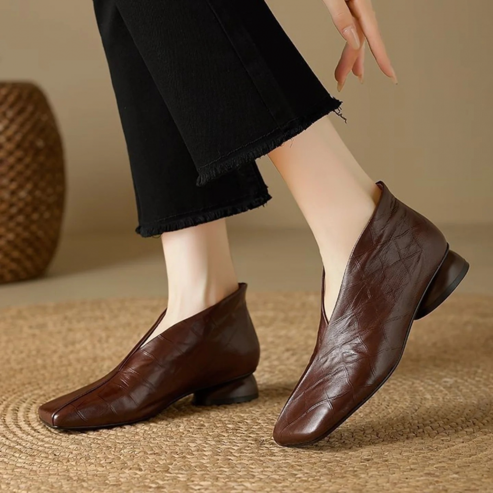 Vintage Embossed Leather V-neck Shoes