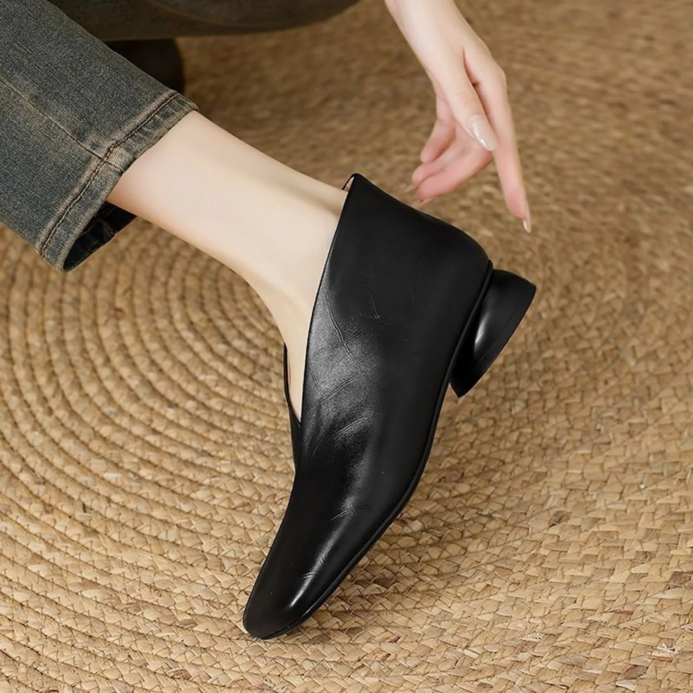 Vintage Embossed Leather V-neck Shoes