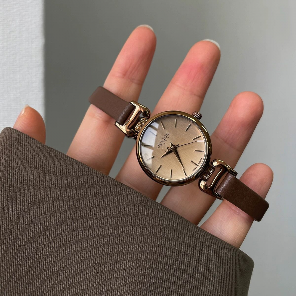 Fashionable Round Niche Waterproof Watch