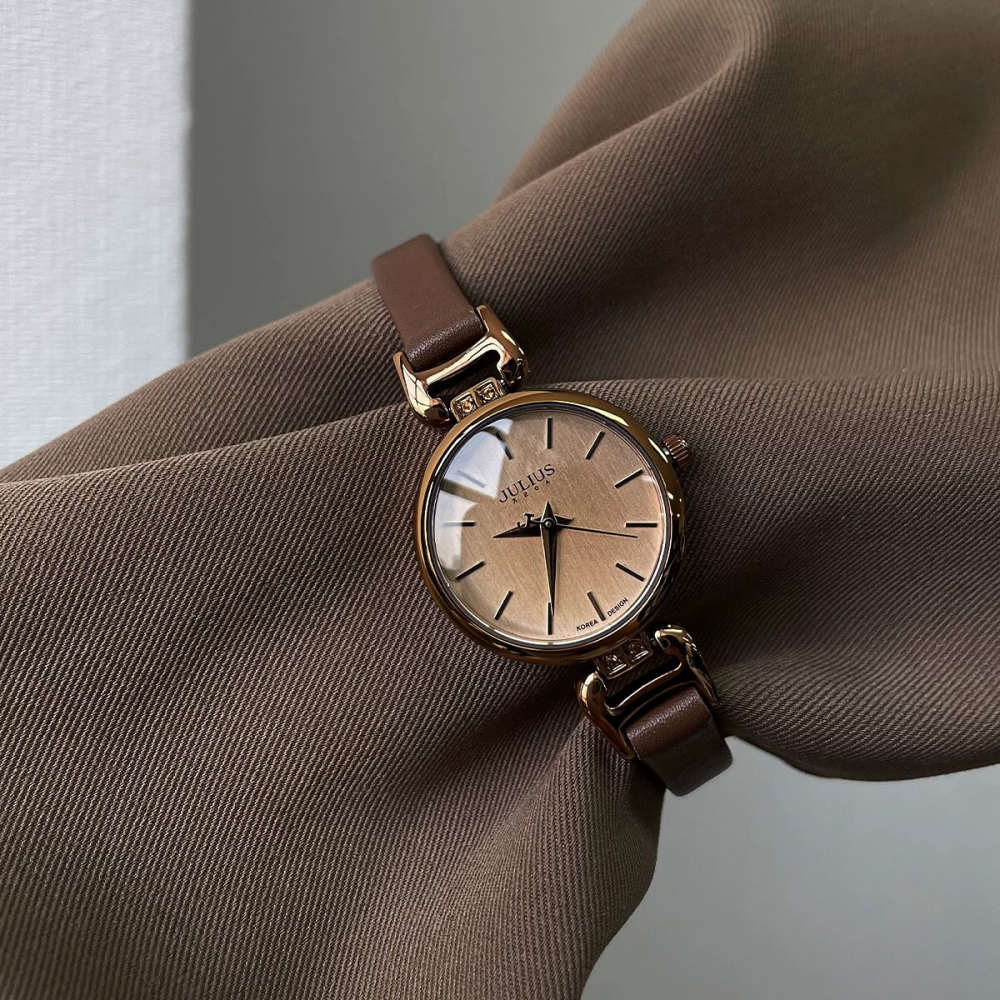 Fashionable Round Niche Waterproof Watch