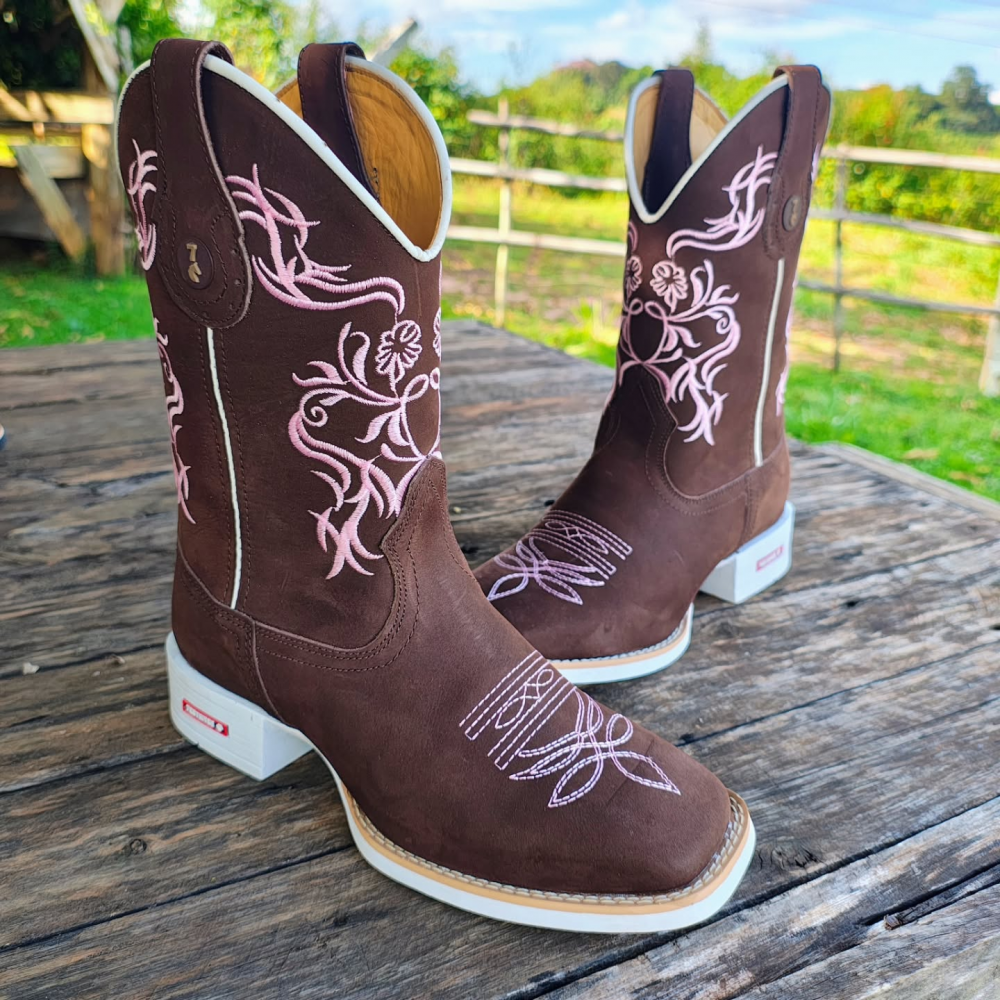V-neck Embroidered Knight Boots