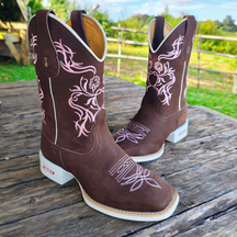 V-neck Embroidered Knight Boots
