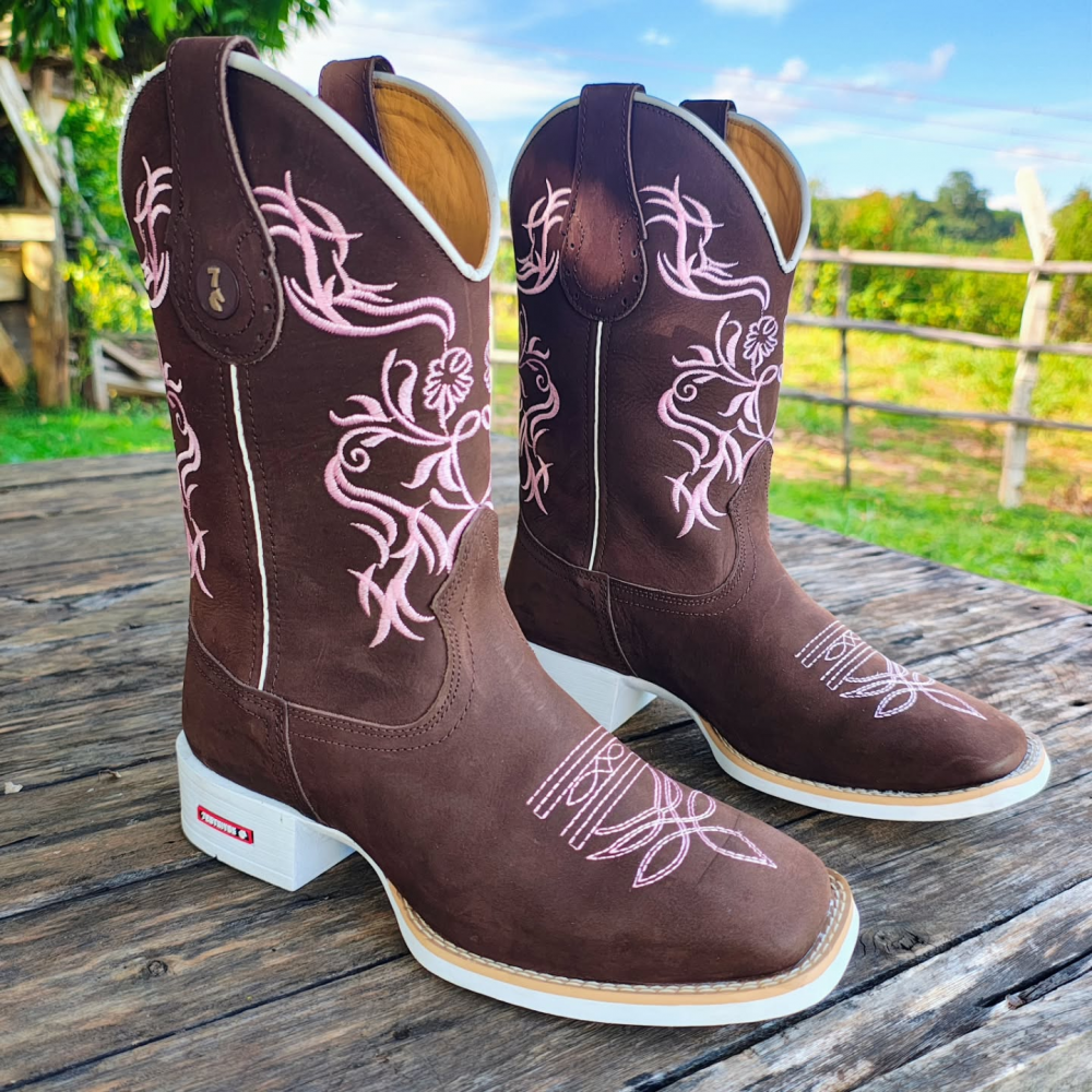 V-neck Embroidered Knight Boots