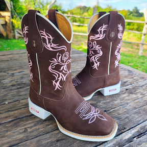 V-neck Embroidered Knight Boots