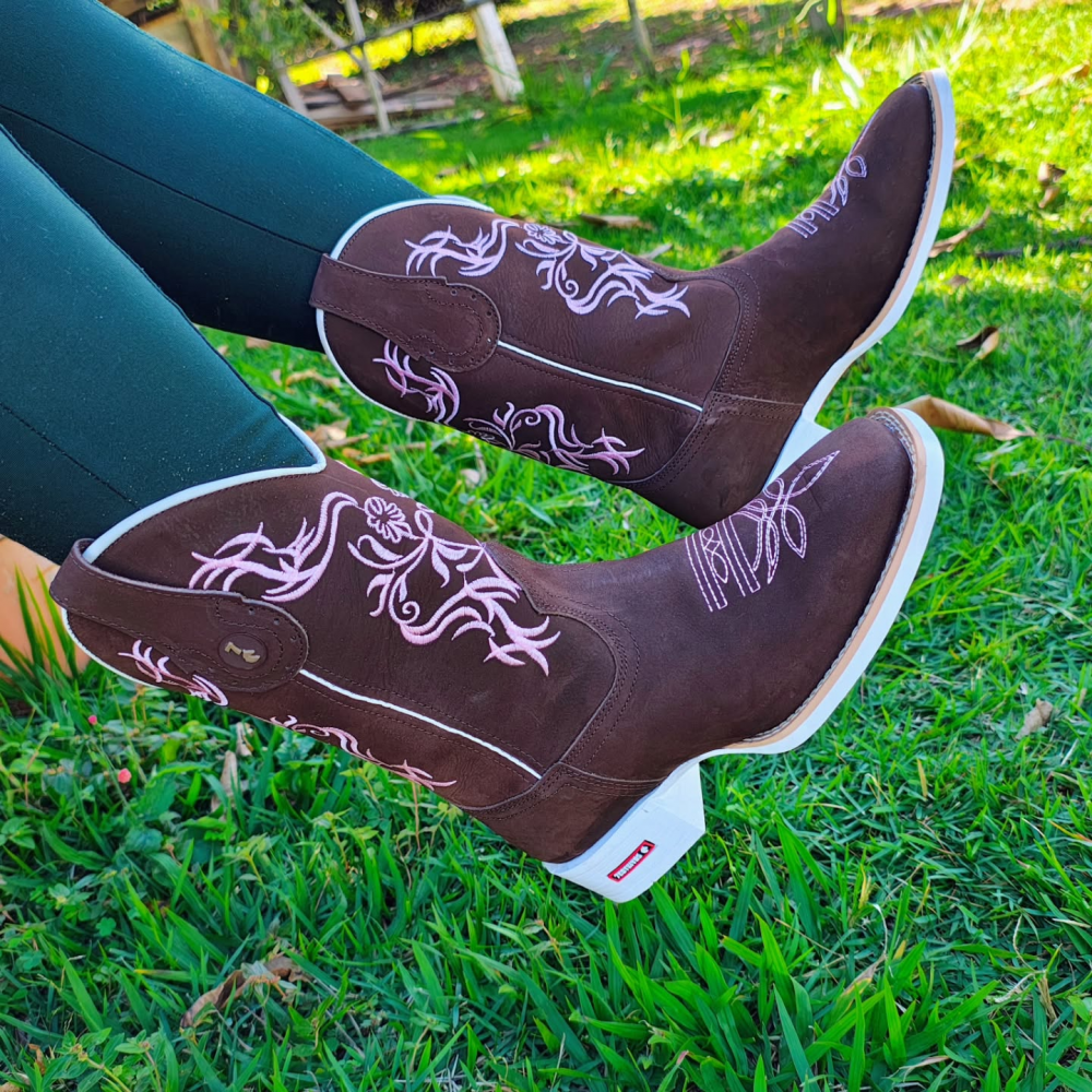 V-neck Embroidered Knight Boots