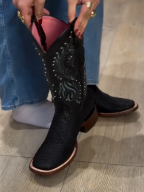 V-shaped Slip-on Riding Boots