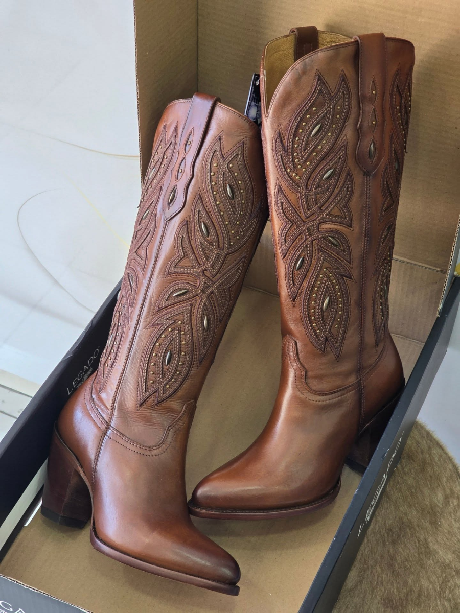 Retro Embroidered Chunky Heeled Cowboy Boots