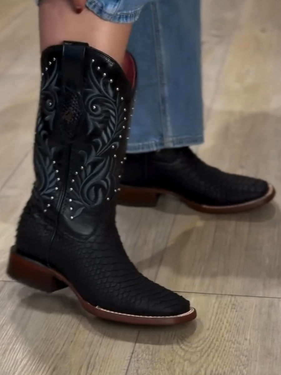 V-shaped Slip-on Riding Boots