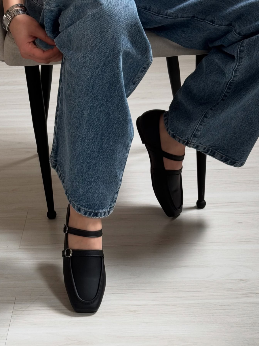 Retro Square Toe Buckle Flat Shoes