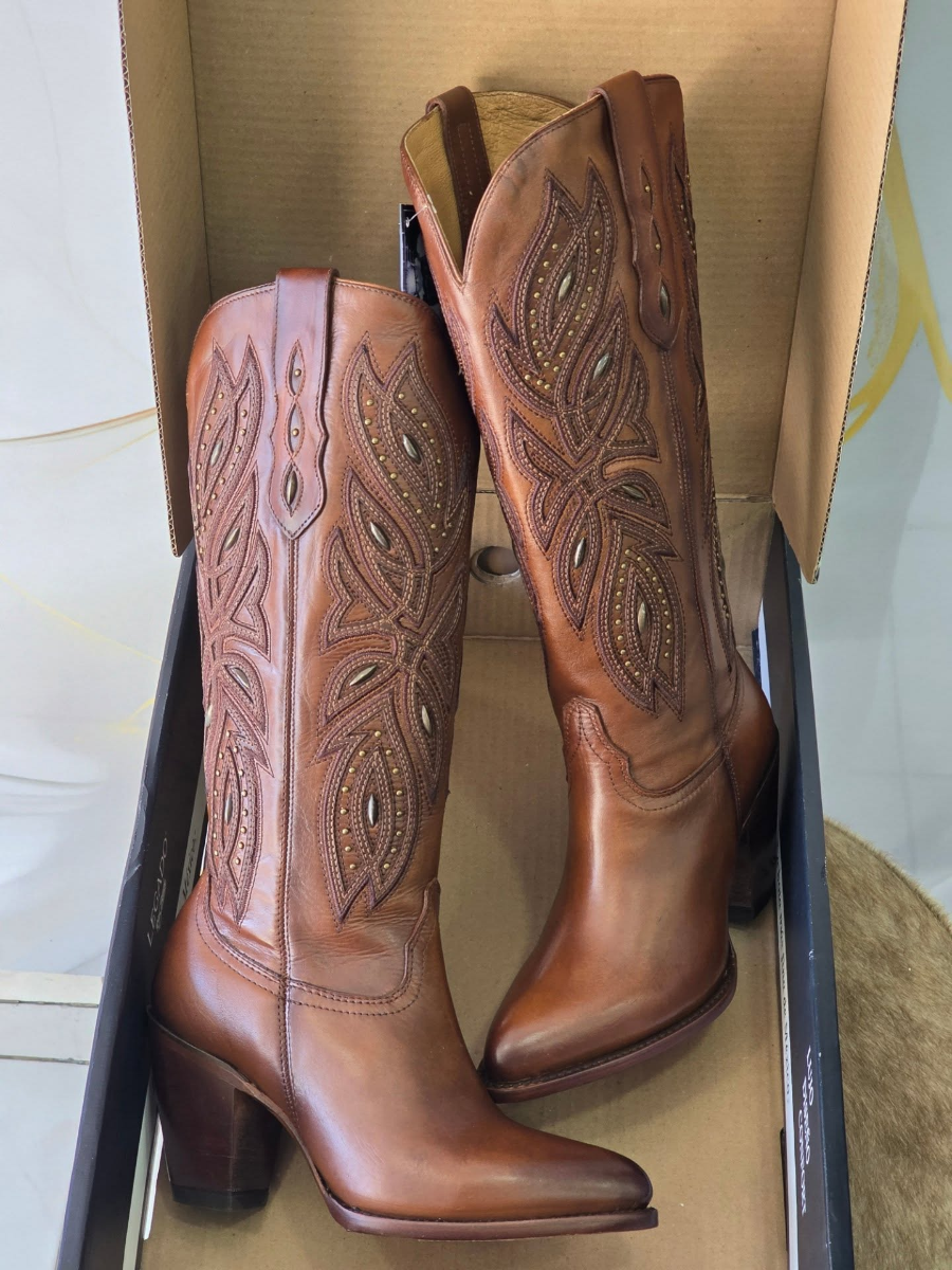 Retro Embroidered Chunky Heeled Cowboy Boots