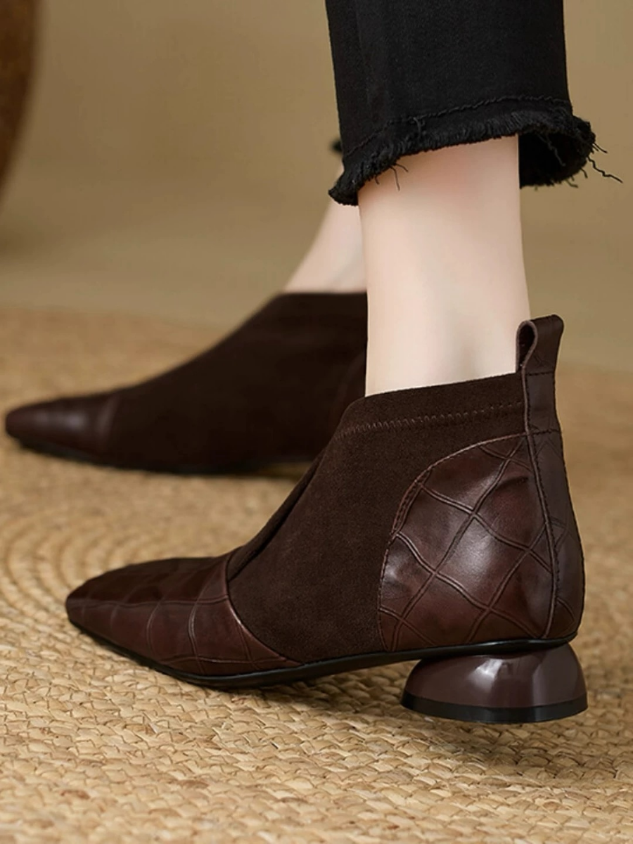 Vintage Embossed Leather V-neck Shoes